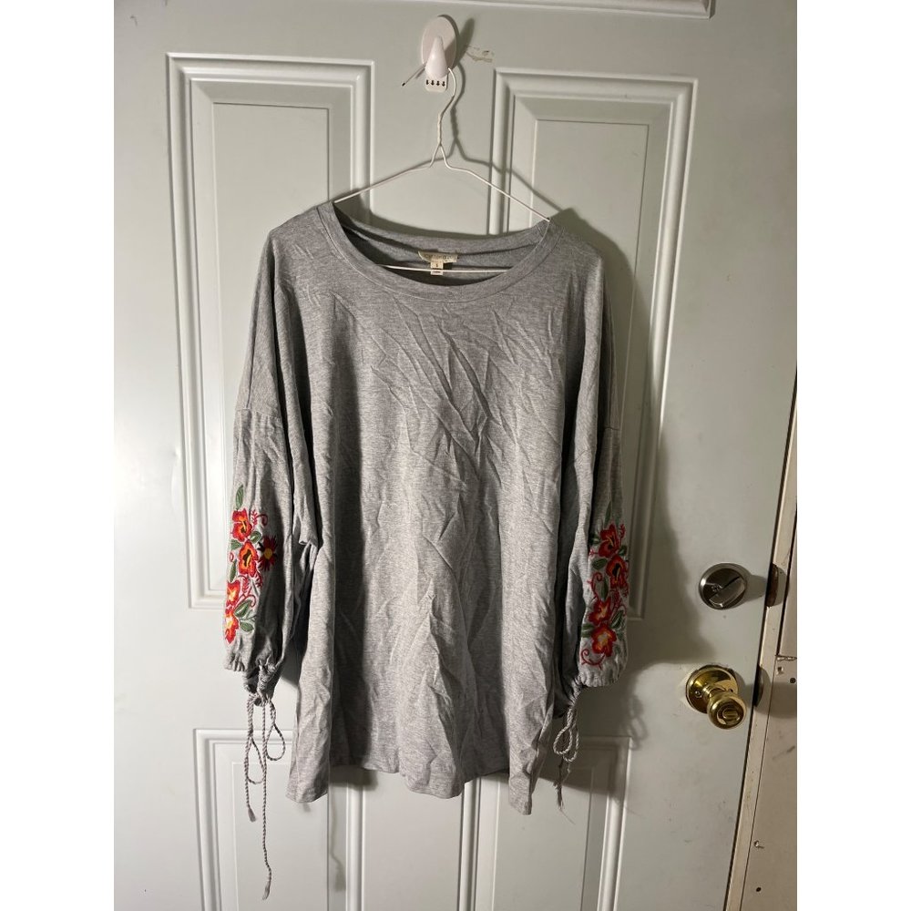 Cotton Bleu grey scoop neck oversized tee shirt with embroidered sleeves size S